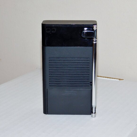 Sony FM/AM Portable Pocket Radio ICF-P26 Built-in-Speaker Tested & Working - Picture 2 of 9